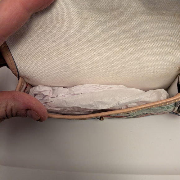 Dooney & Bourke "Sketch" Wristlet In White - Picture 6 of 10